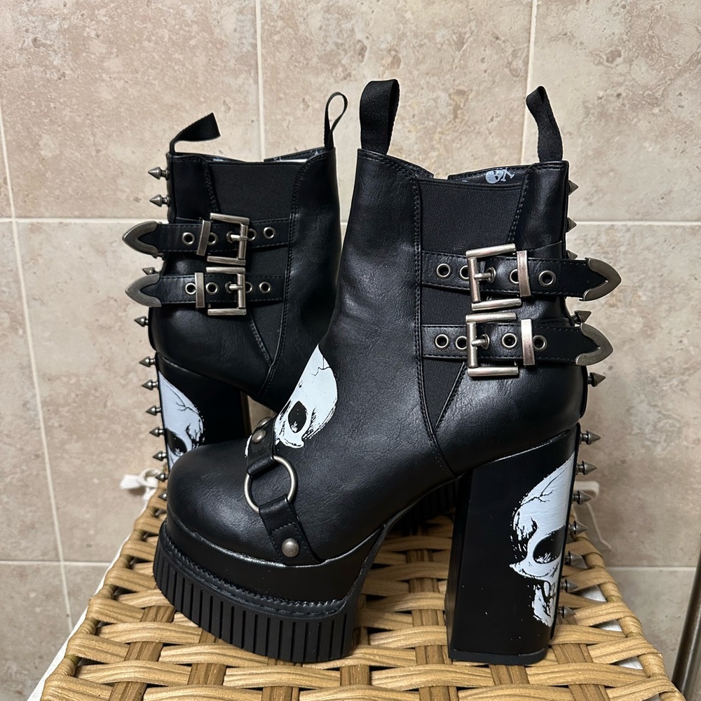 NWT!! Black Platform Ankle Boots with Skull Design